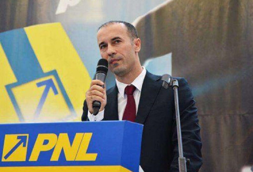 Președintele CJ Prahova, PNL-istul Iulian Dumitrescu DĂ AFARĂ peste 300 de salariați: Se desfiinţează două direcţii