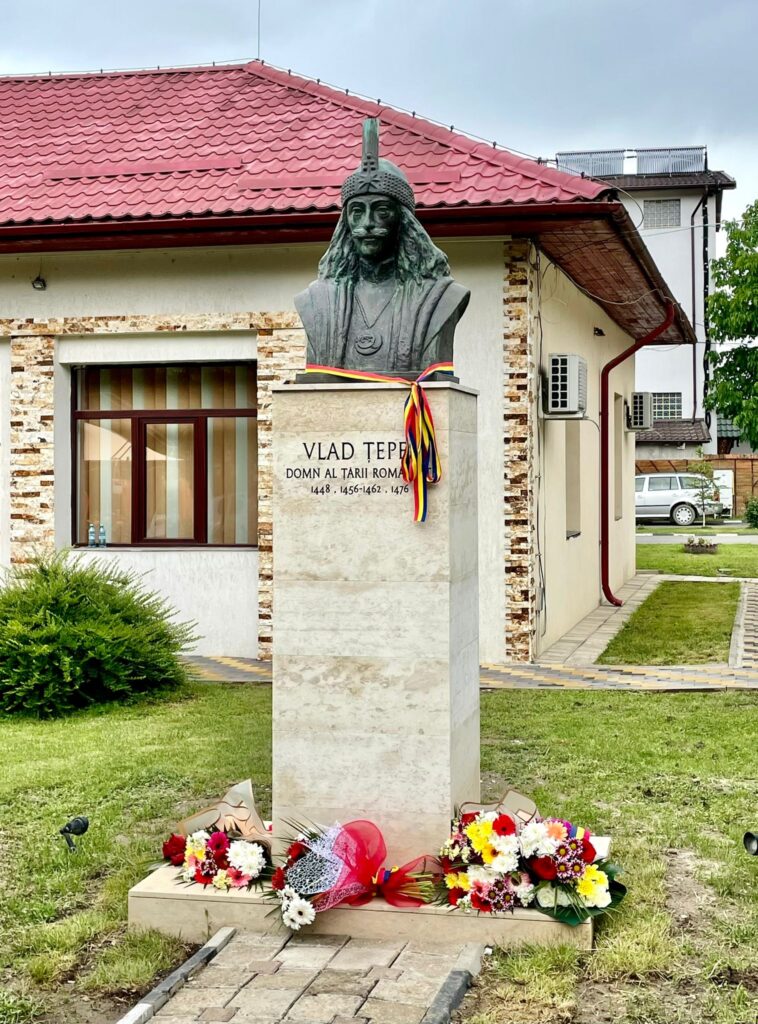 Eveniment cultural-istoric desfășurat în județul Prahova. Bustul lui Vlad Țepeș dezvelit în comuna Mănești