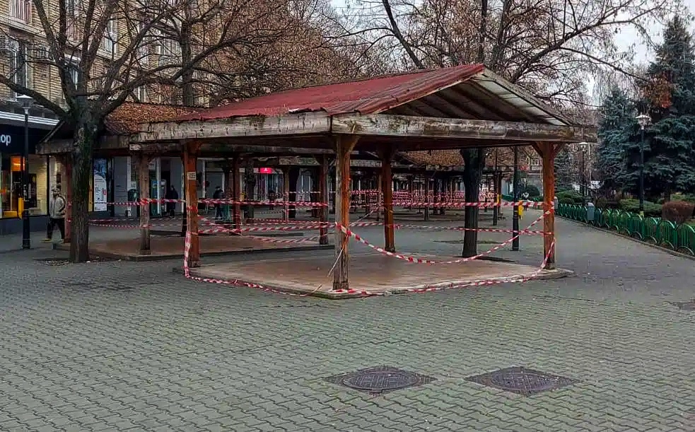 Fostele foișoare de cărți din Parcul Nichita Stănescu, din Ploiești vor fi demolate