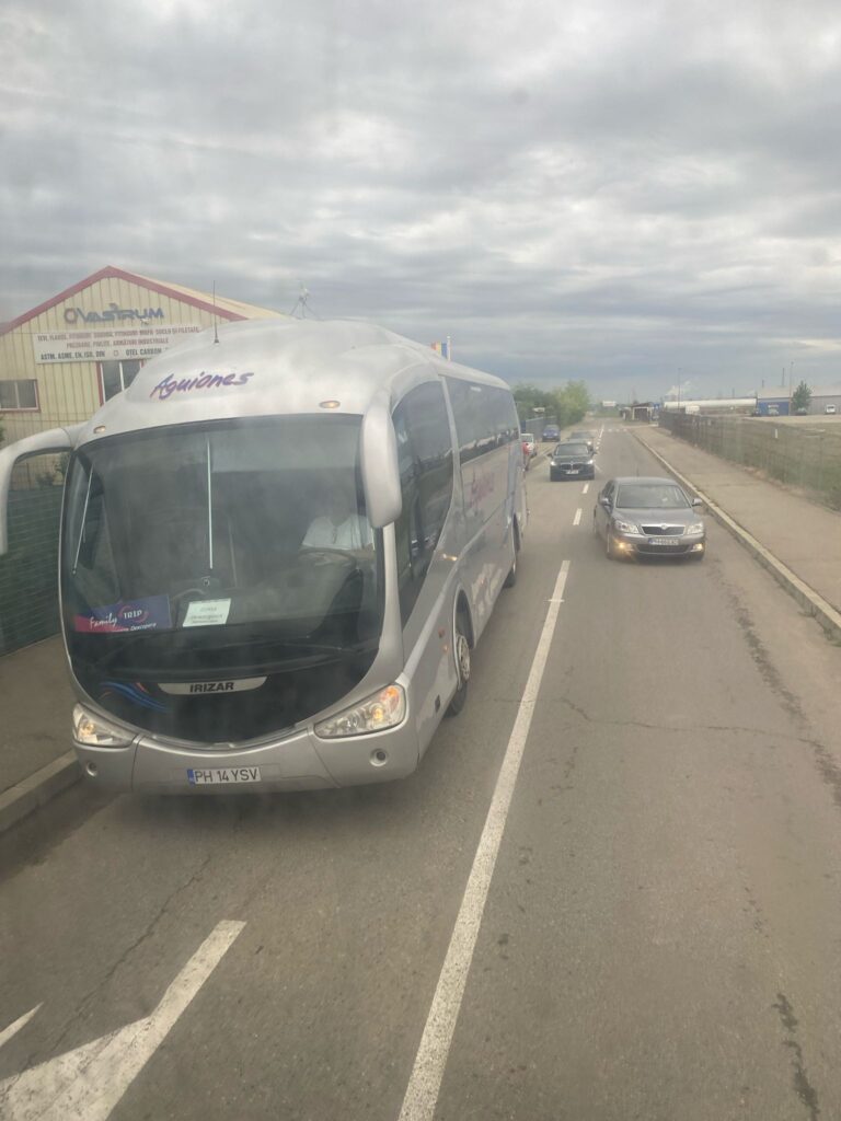 Elevi din Ploiești, umiliți în “Săptămâna Verde” de o firmă de transport „no name”